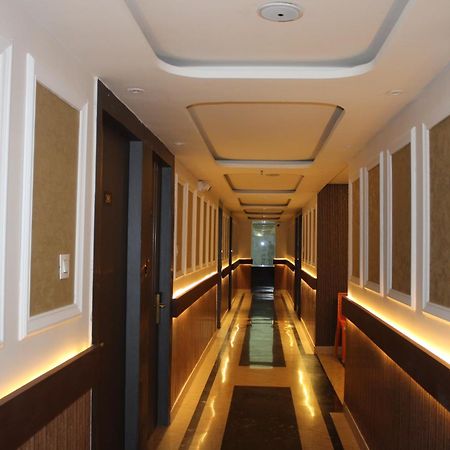 Hotel Gold Stone Kanpur Esterno foto