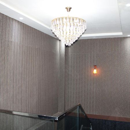 Hotel Gold Stone Kanpur Esterno foto
