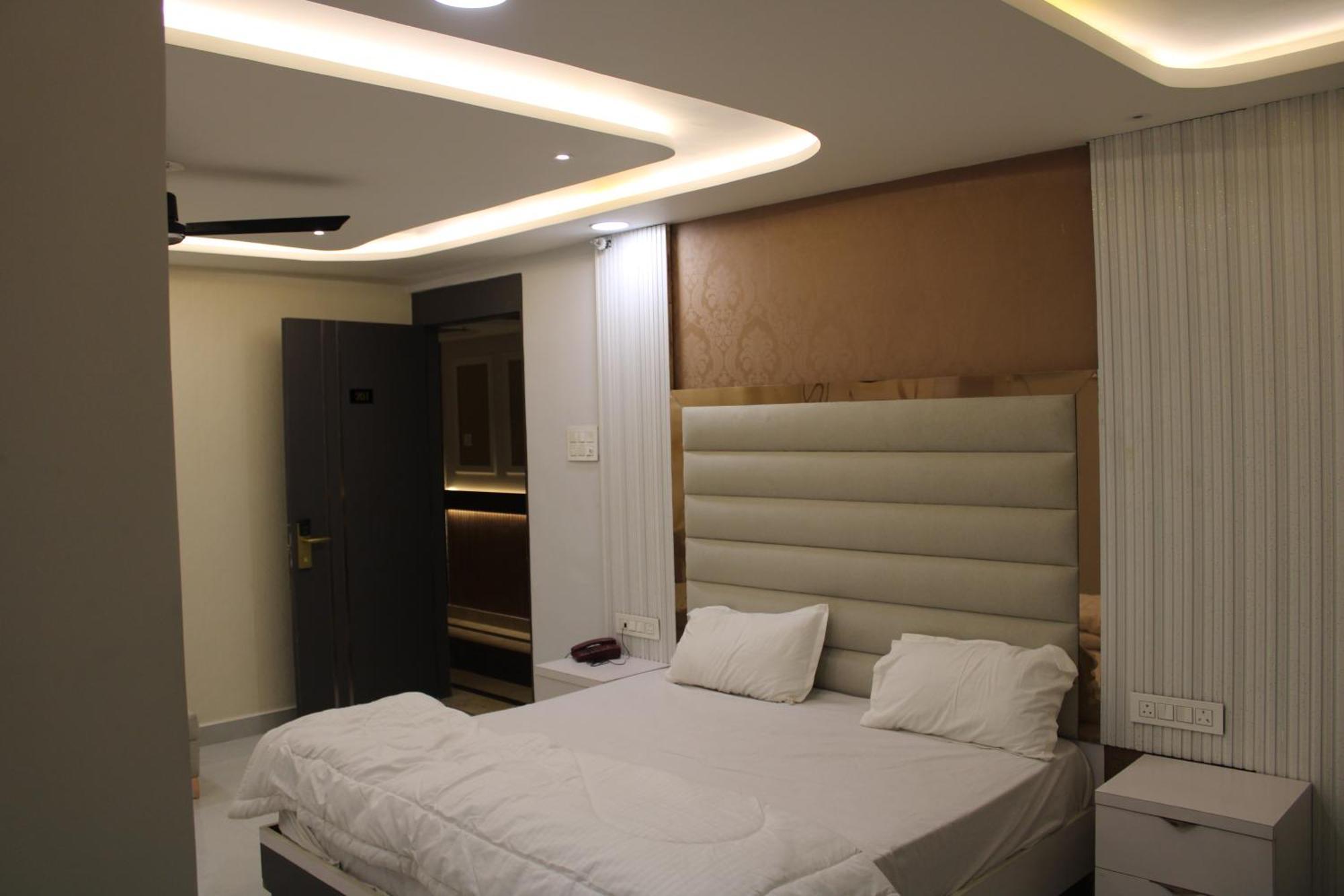 Hotel Gold Stone Kanpur Esterno foto