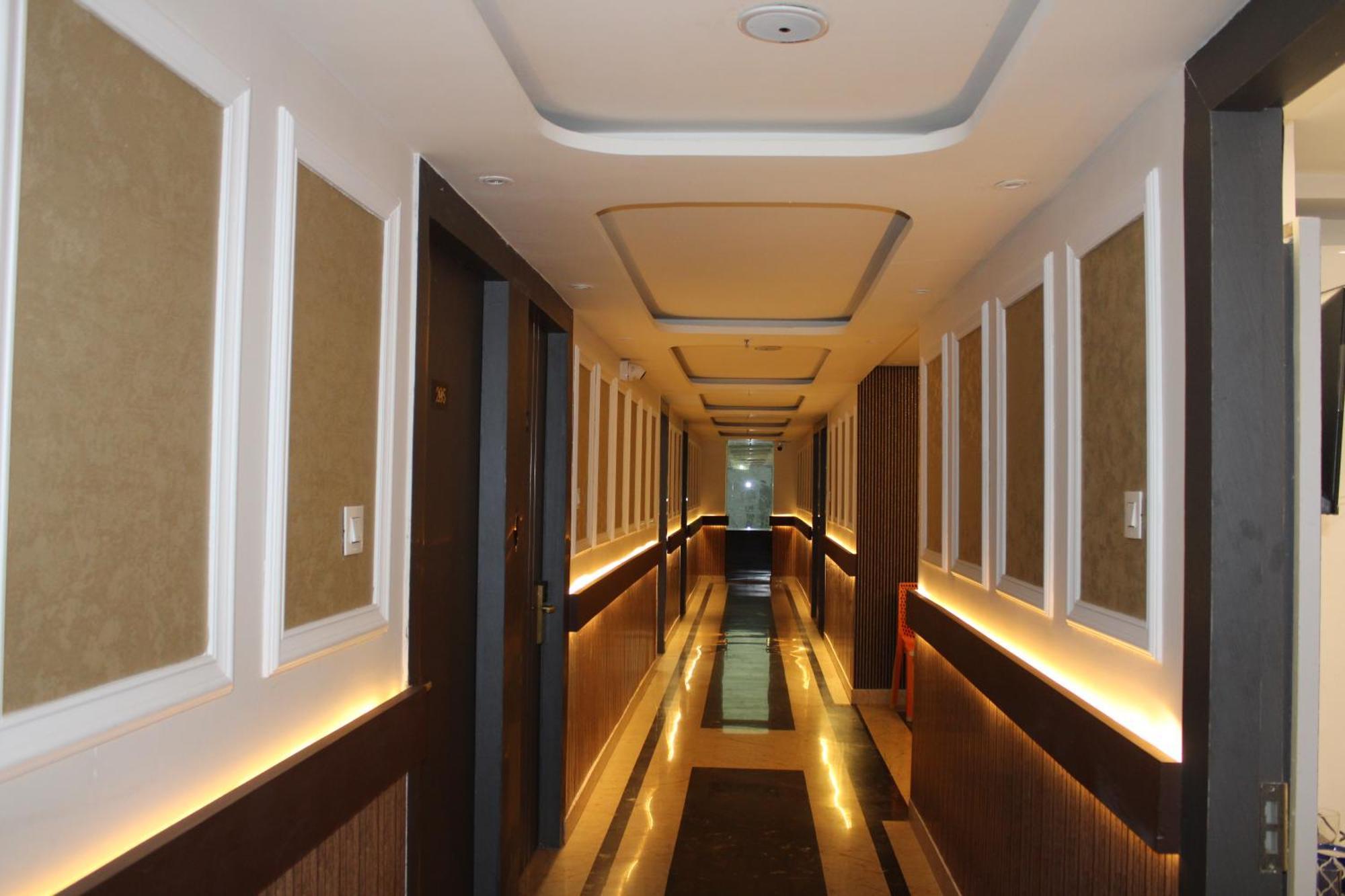 Hotel Gold Stone Kanpur Esterno foto