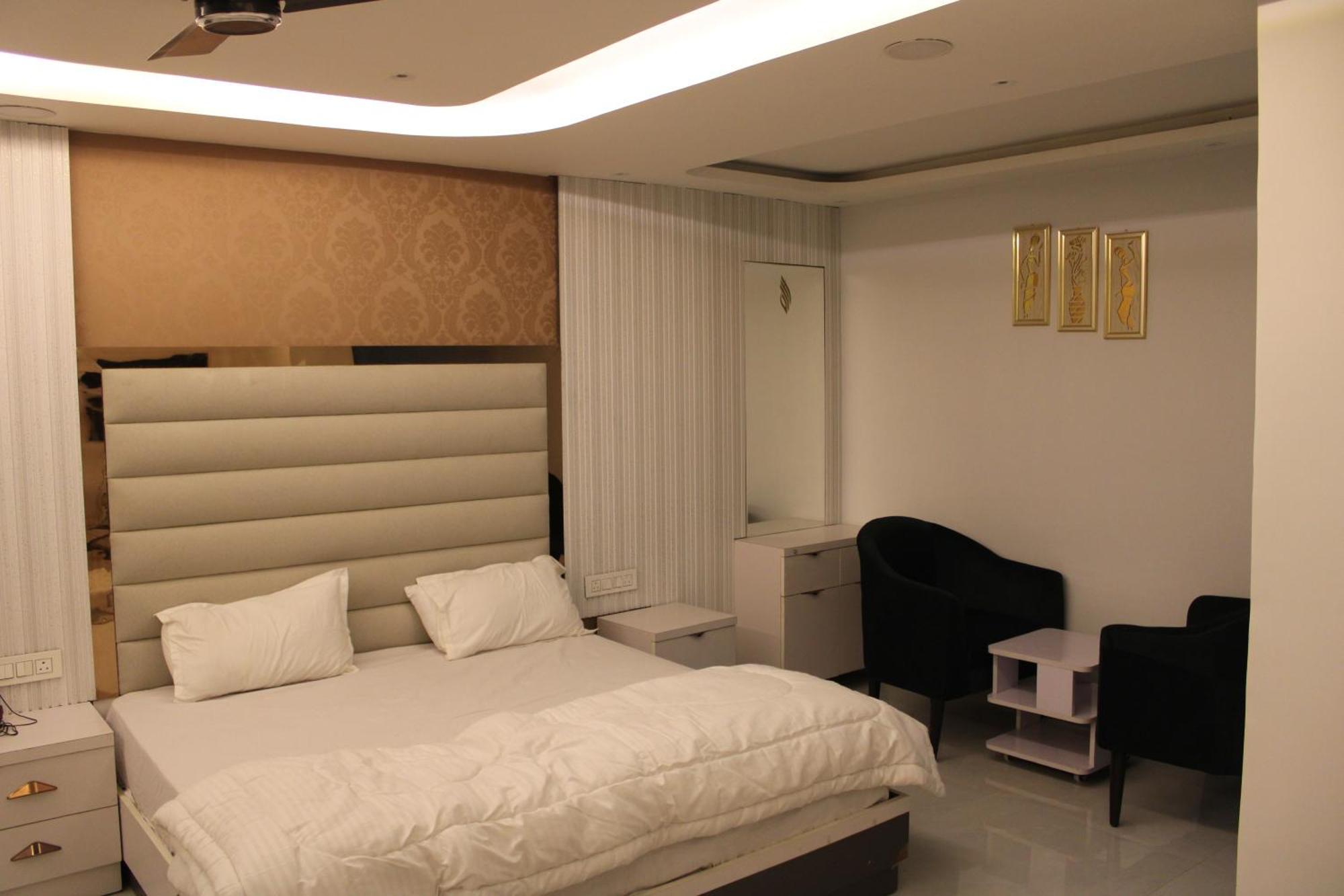 Hotel Gold Stone Kanpur Esterno foto